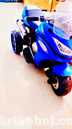 ব্যাটারি চালিত শিশুদের বাইক বিক্রি করা হবে।